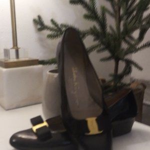 Salvatore Ferragamo Vara Bows 1.5-inch, 9.5B, Lux, and Black PatentLeather VGC